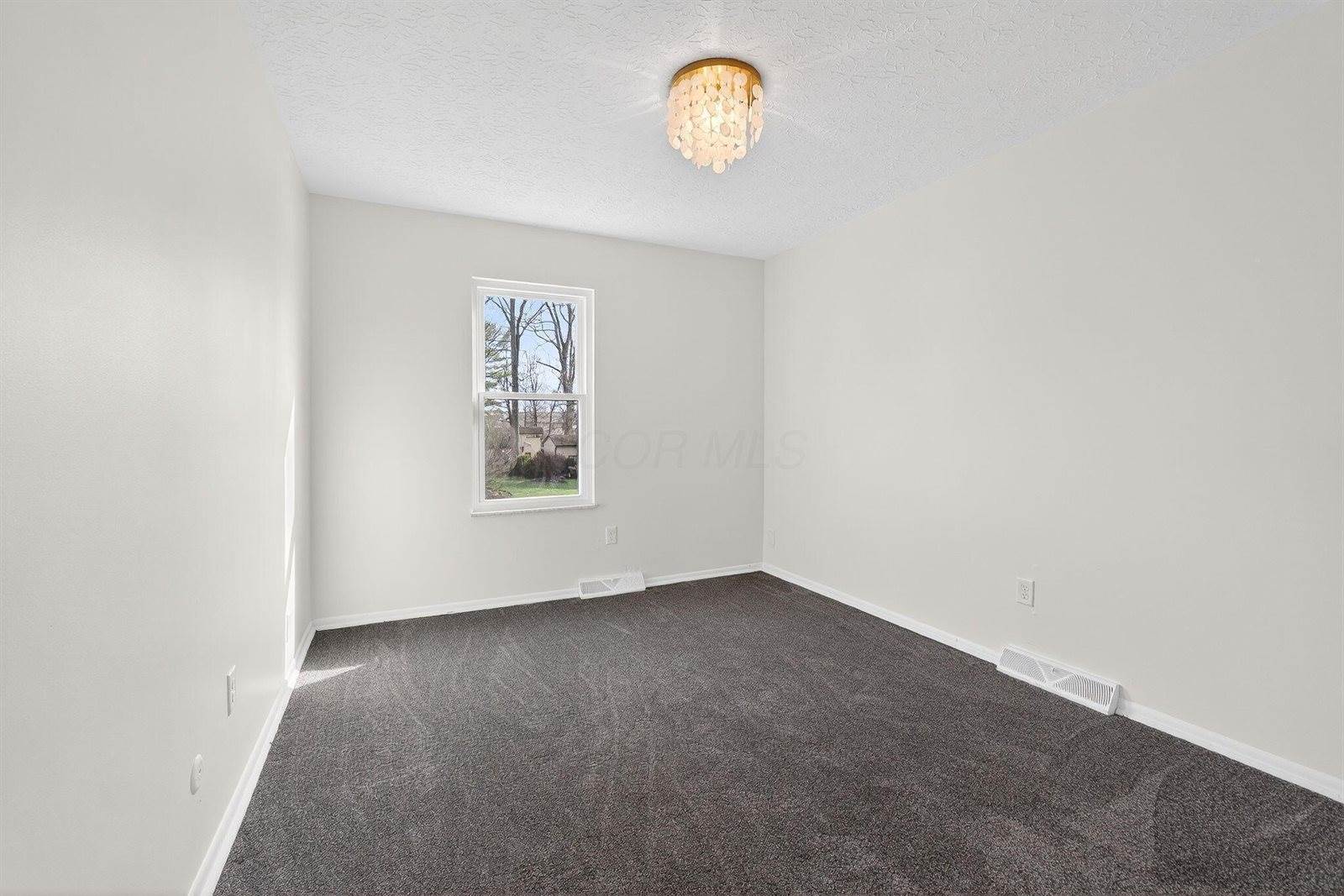 195 Parkwood Avenue, Pickerington, OH 43147