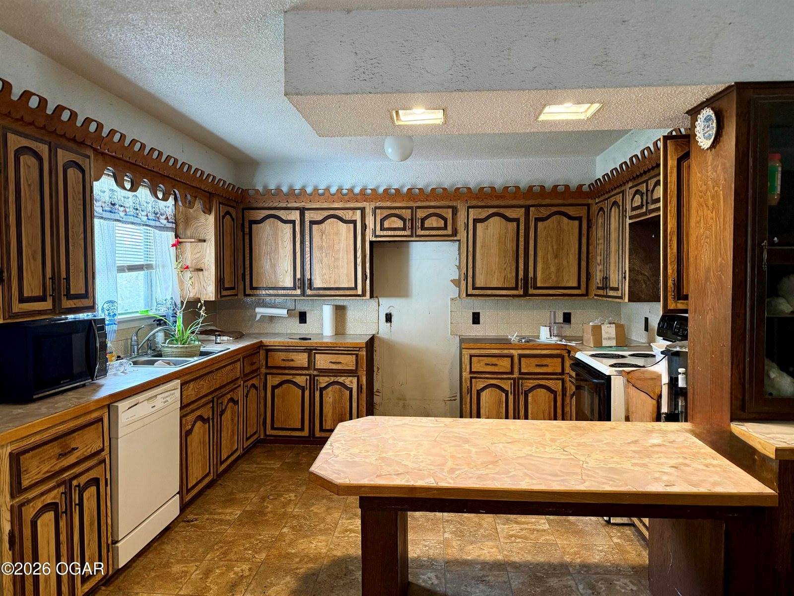 210 South Ozark Trail, Goodman, MO 64843