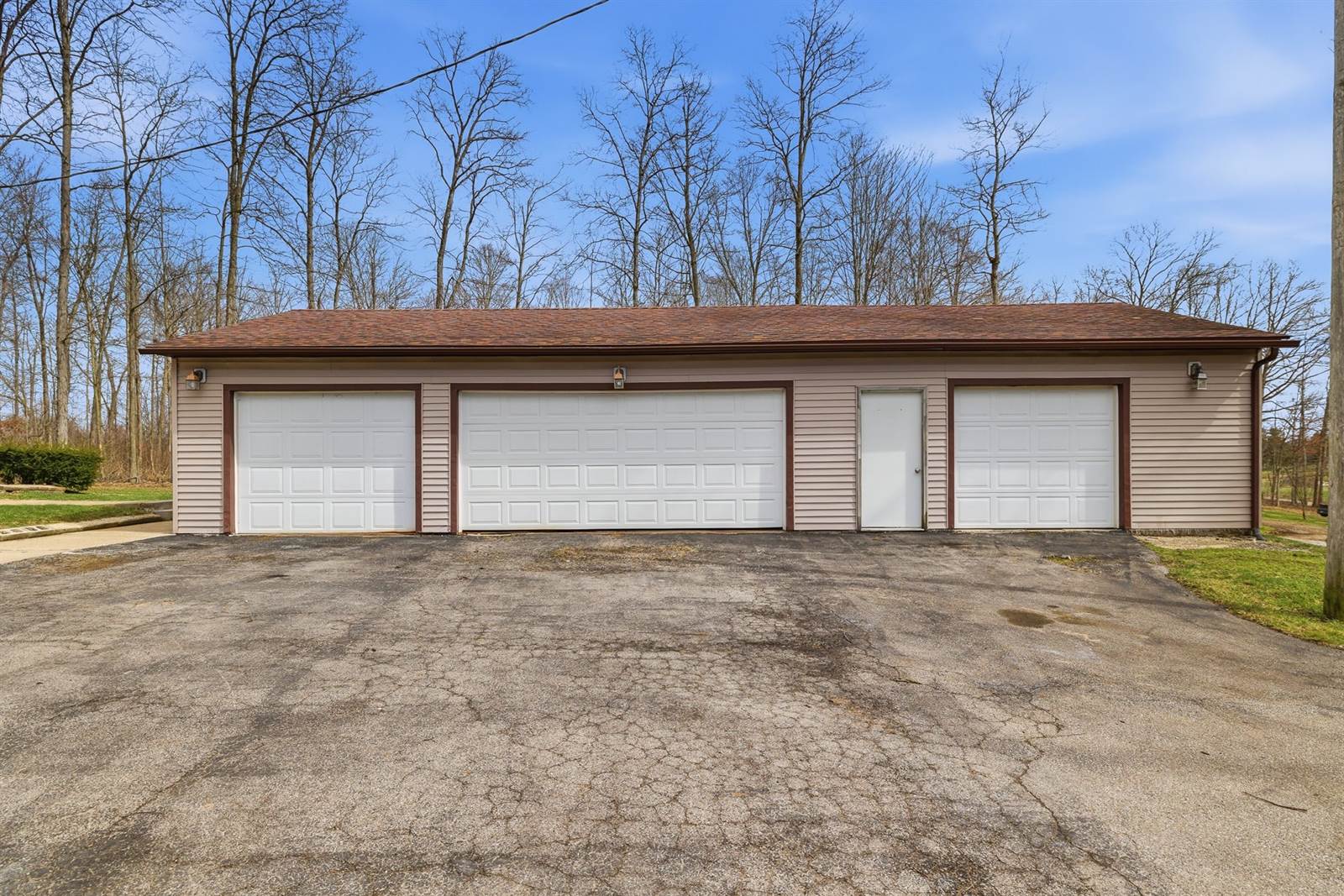 190 County Road 800, Polk, OH 44866