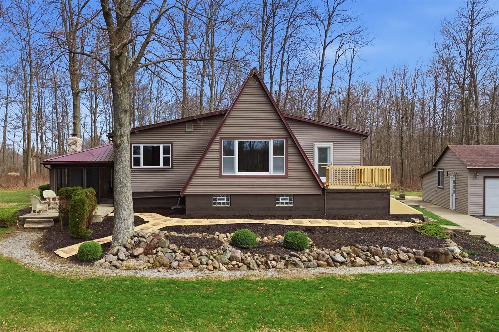 190 County Road 800, Polk, OH 44866