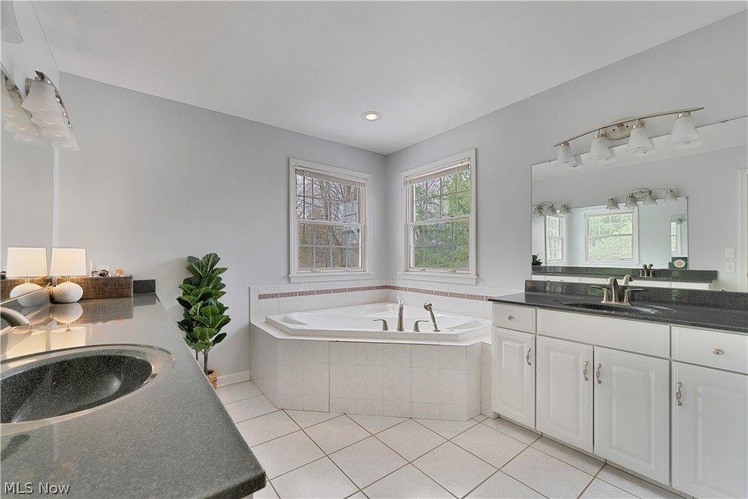 5315 Cloisters Drive, Canfield, OH 44406