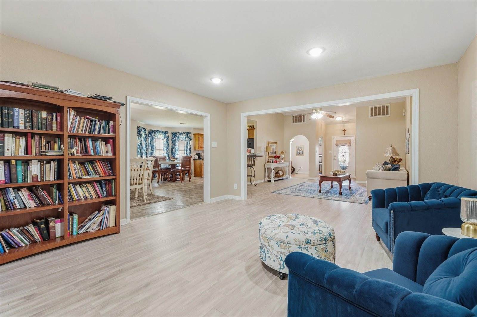 7803 Prairie Street, Hitchcock, TX 77563