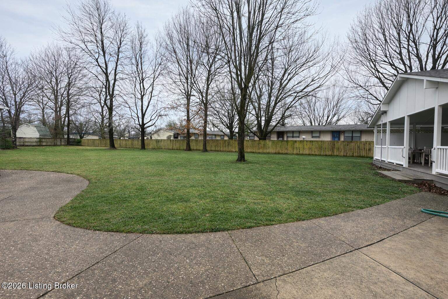 1920 Buechel Bank Rd, Louisville, KY 40218