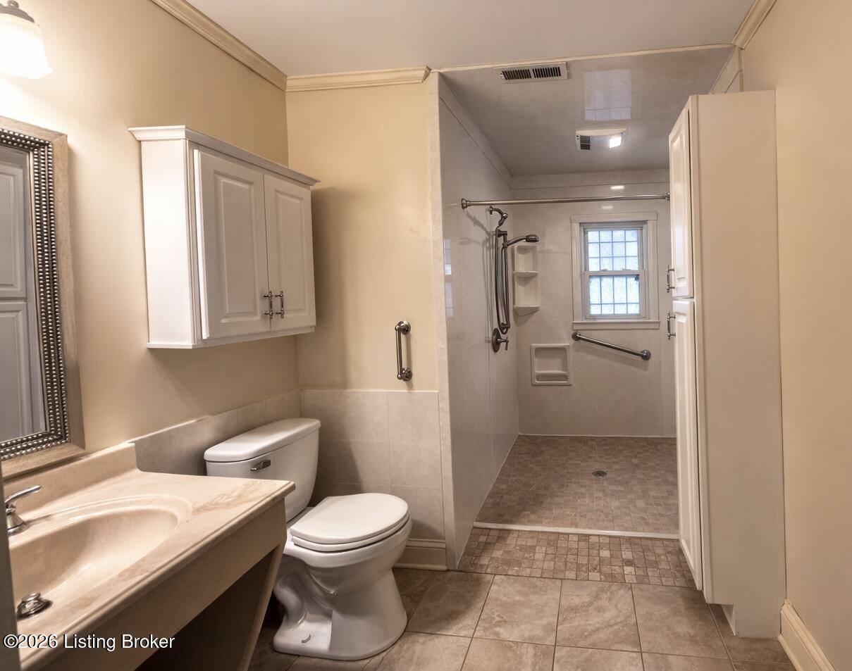 1920 Buechel Bank Rd, Louisville, KY 40218