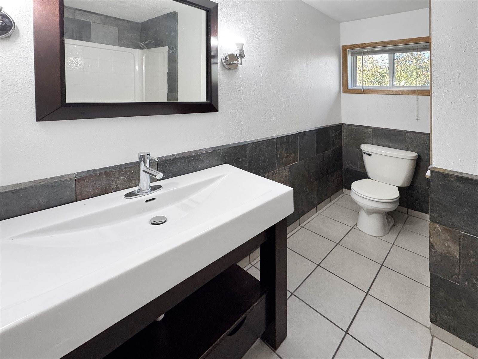 1205 4th St NE, Minot, ND 58703