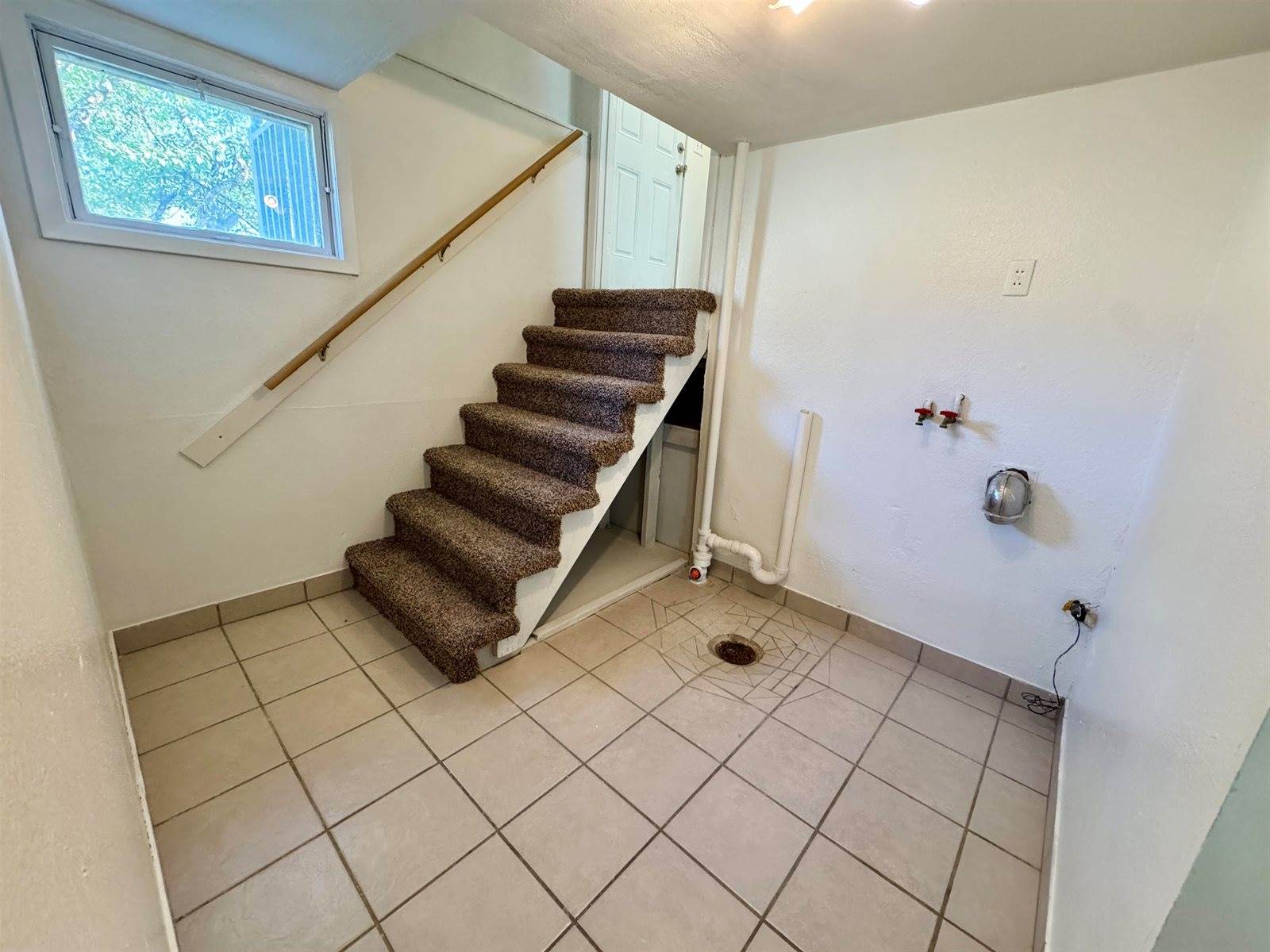 1205 4th St NE, Minot, ND 58703