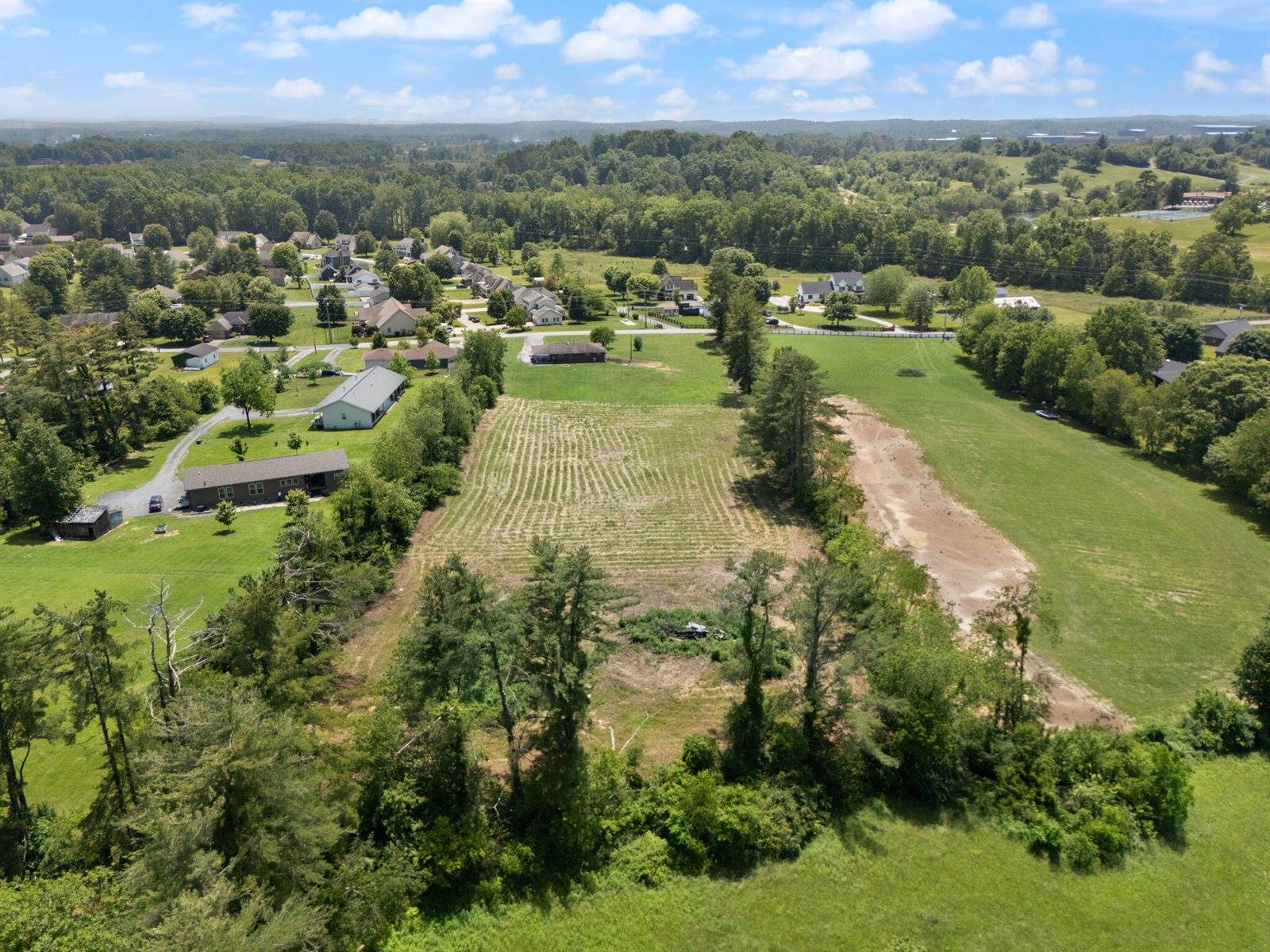 386 b Boggs Road, London, KY 40744