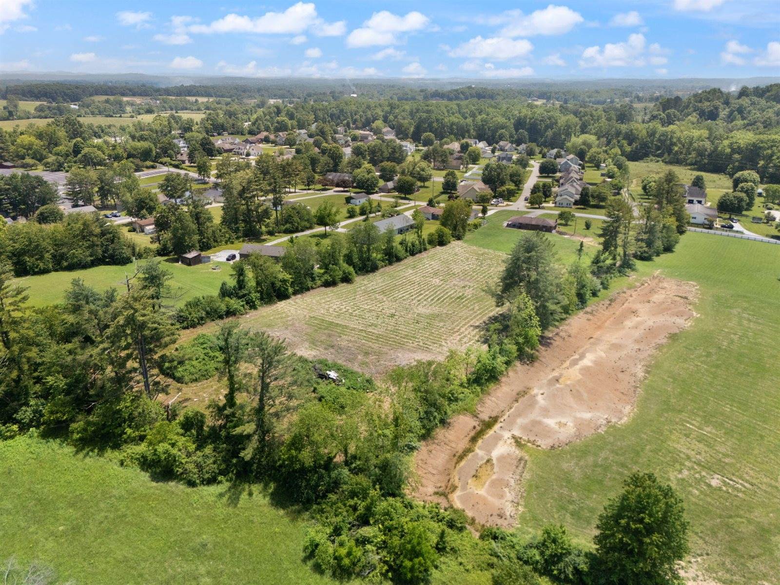 386 b Boggs Road, London, KY 40744