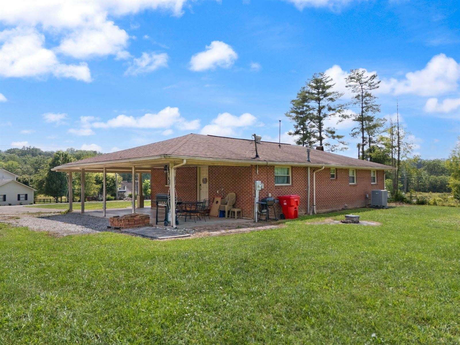 386 b Boggs Road, London, KY 40744