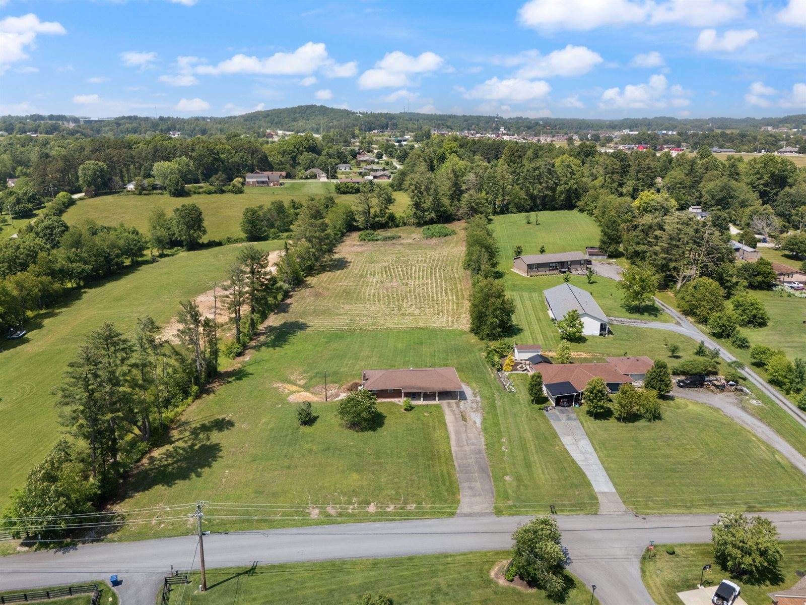 386 b Boggs Road, London, KY 40744