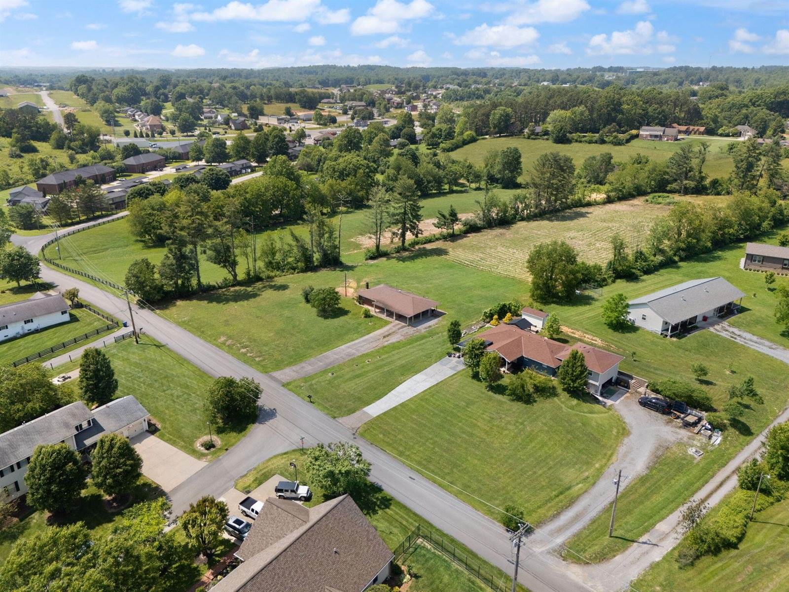 386 b Boggs Road, London, KY 40744