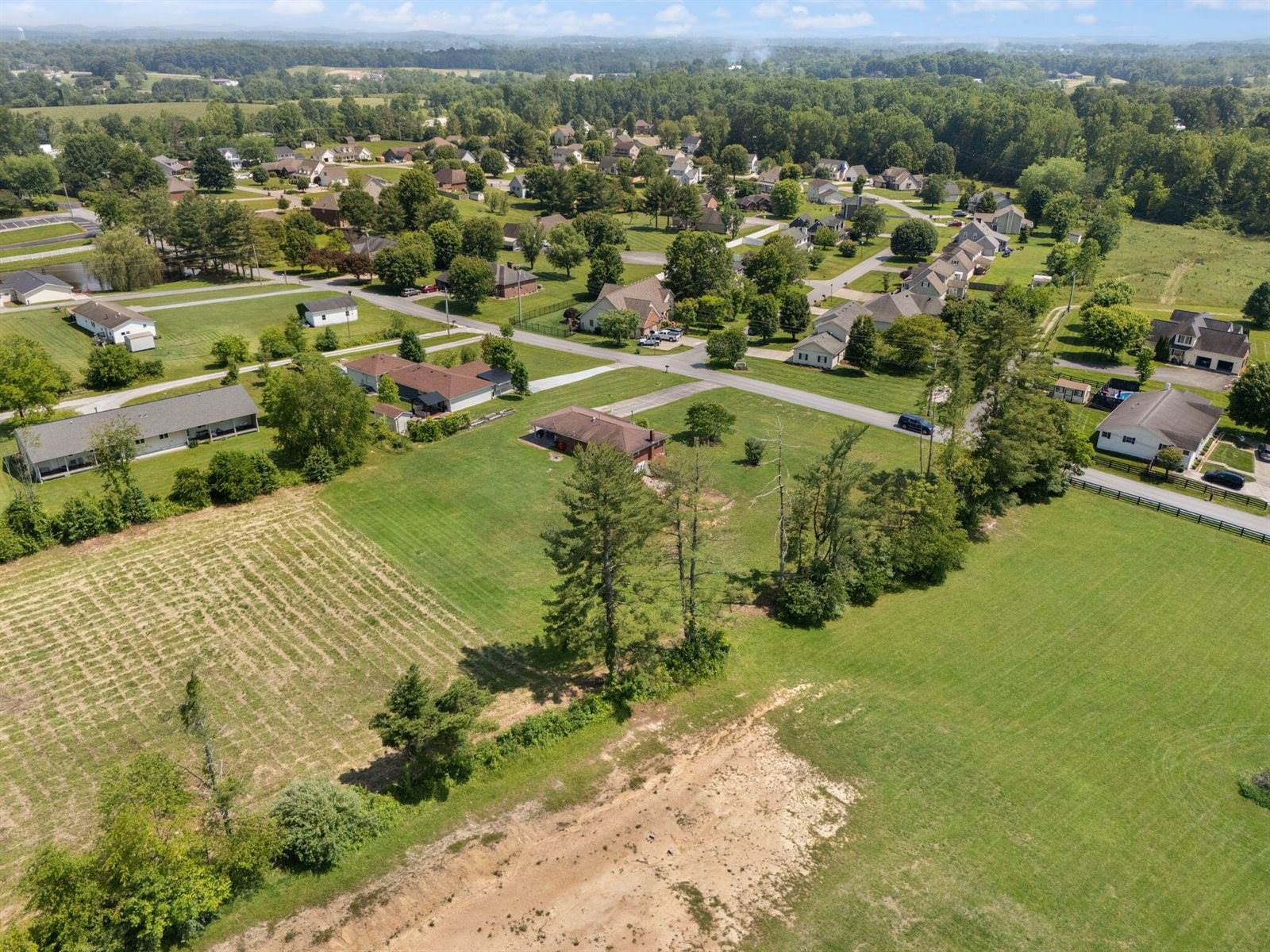 386 b Boggs Road, London, KY 40744