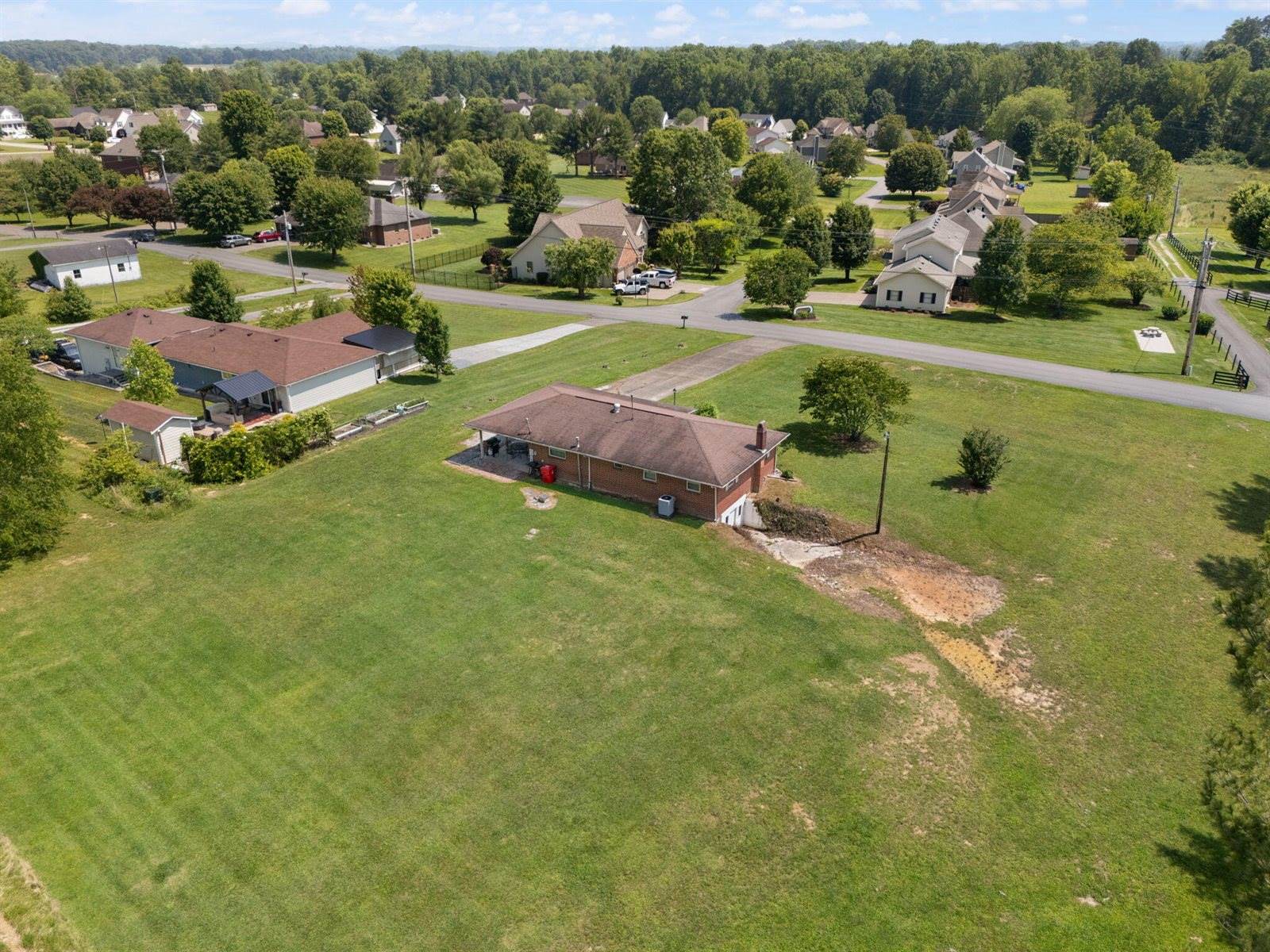 386 b Boggs Road, London, KY 40744