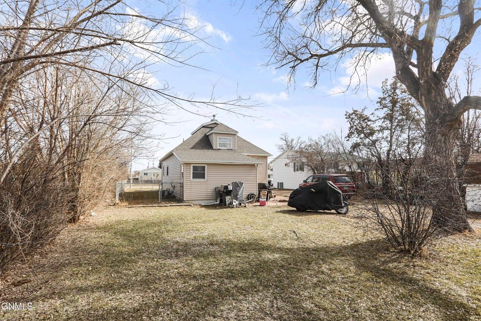 1019 7th Avenue West, Williston, ND 58801