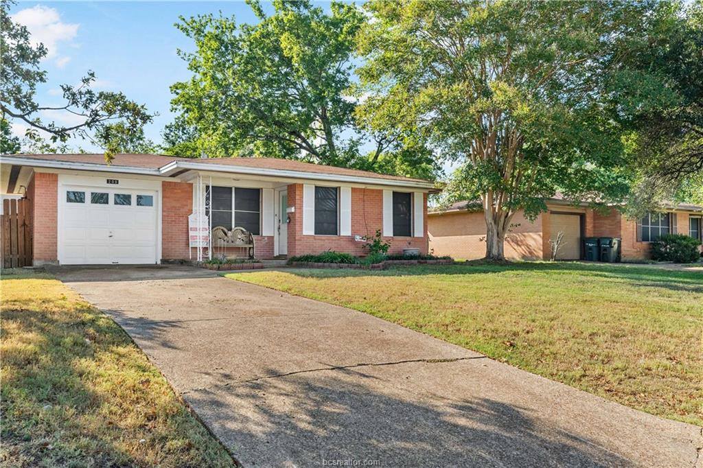 209 Helena Street, Bryan, TX 77801