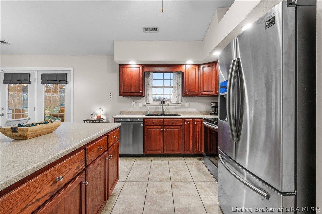 2212 Honeysuckle Way, Sellersburg, IN 47172