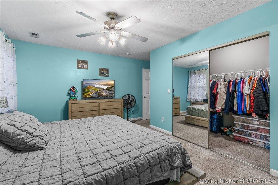 2212 Honeysuckle Way, Sellersburg, IN 47172