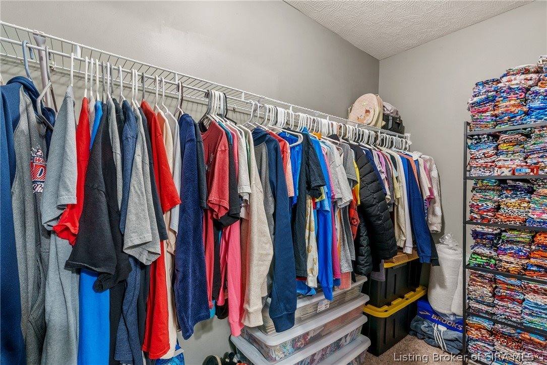 2212 Honeysuckle Way, Sellersburg, IN 47172