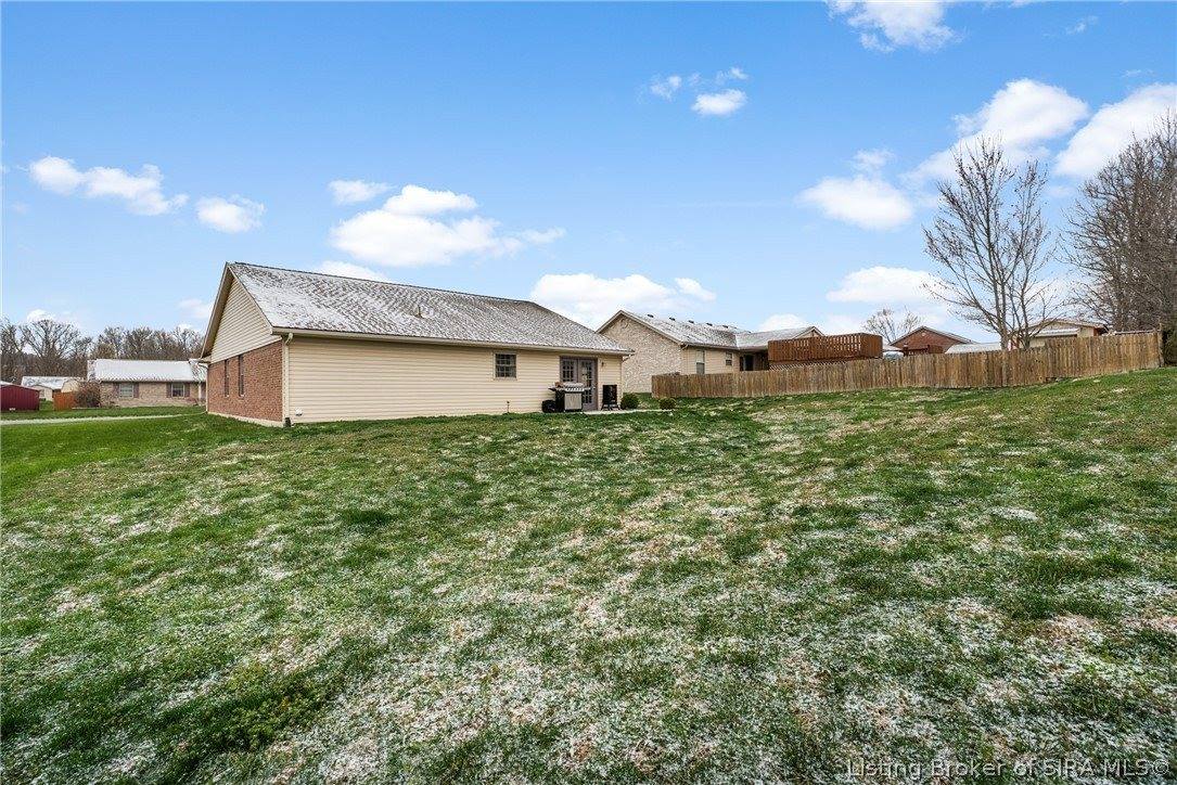 2212 Honeysuckle Way, Sellersburg, IN 47172