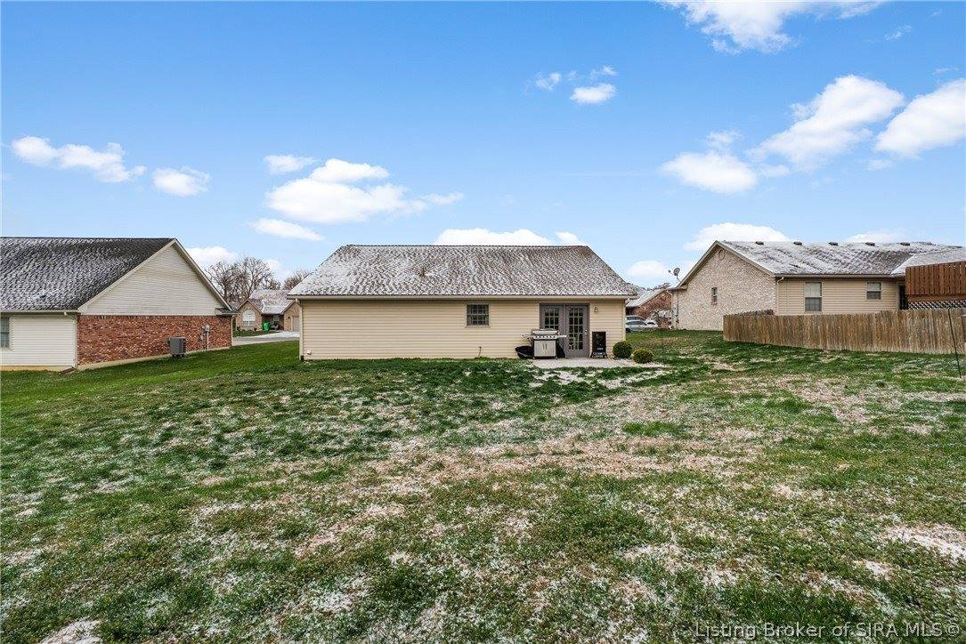 2212 Honeysuckle Way, Sellersburg, IN 47172
