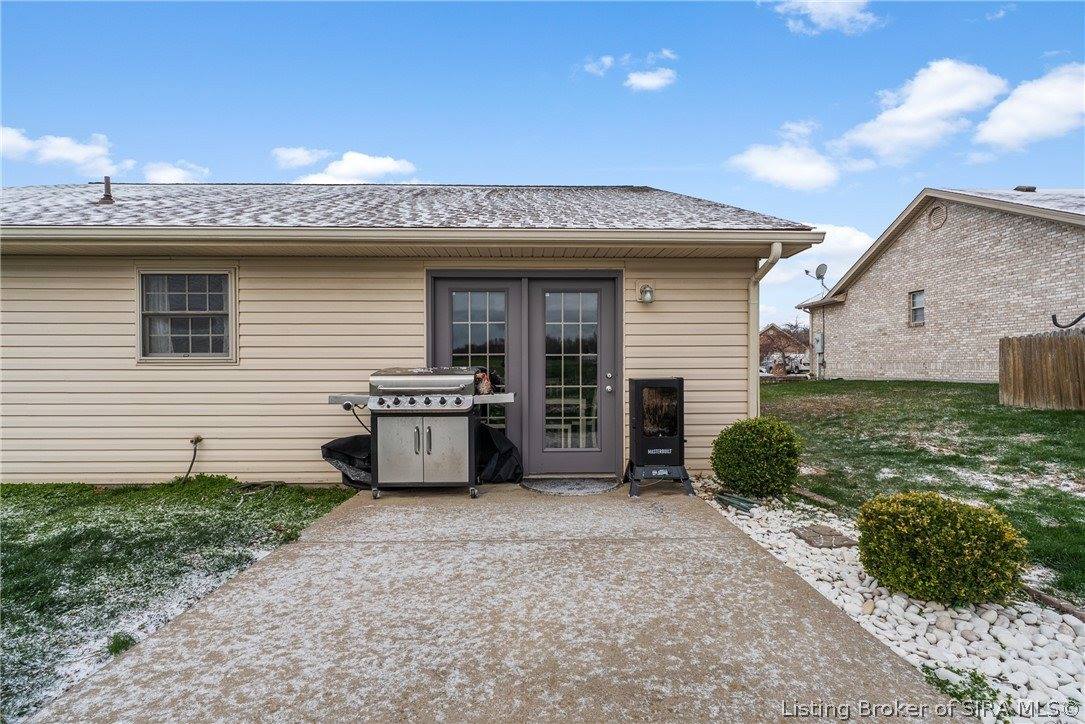 2212 Honeysuckle Way, Sellersburg, IN 47172