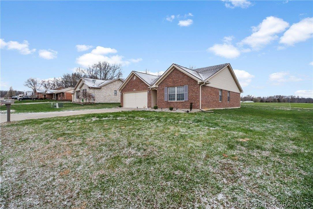 2212 Honeysuckle Way, Sellersburg, IN 47172