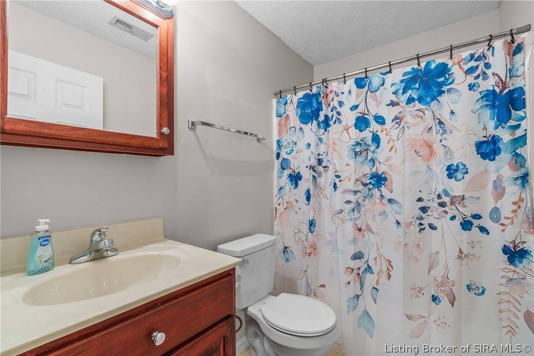 2212 Honeysuckle Way, Sellersburg, IN 47172