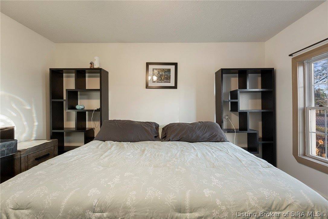 826 East 8th Street, New Albany, IN 47150