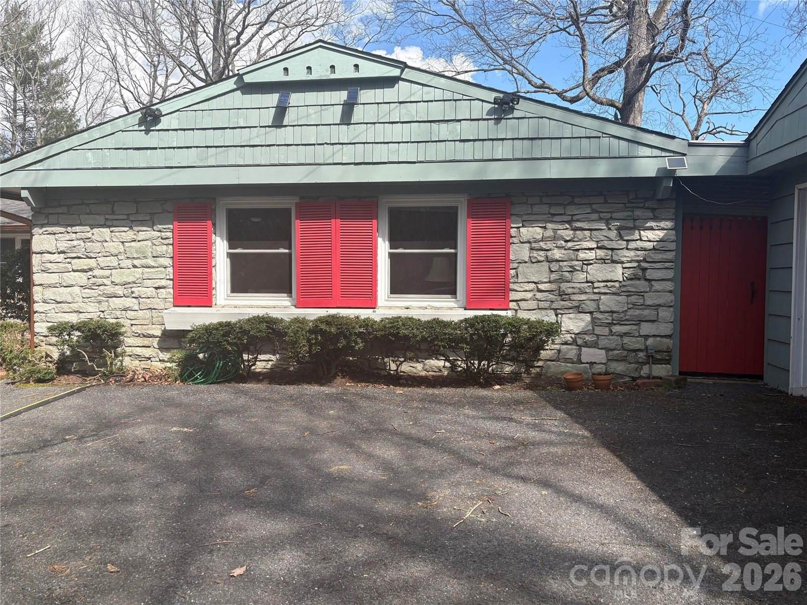 126 Ridgeview Road, Spruce Pine, NC 28777