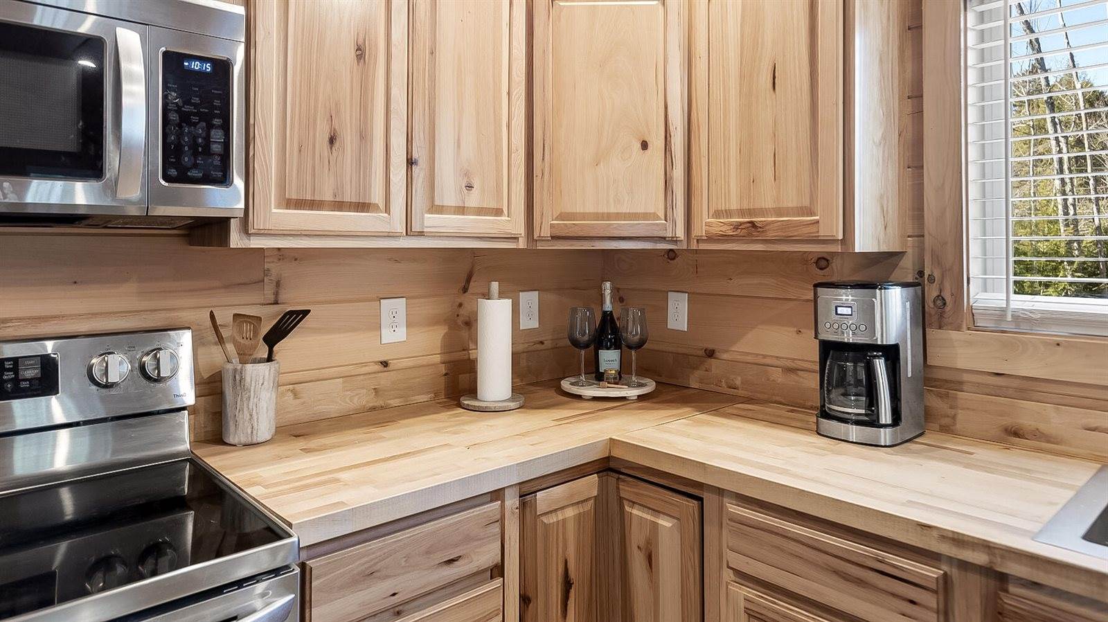 92 Cottage Shore Drive, Holden, ME 04429