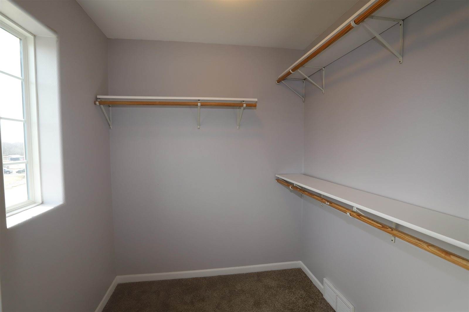 1700 Rivers Edge Drive SE, Minot, ND 58701