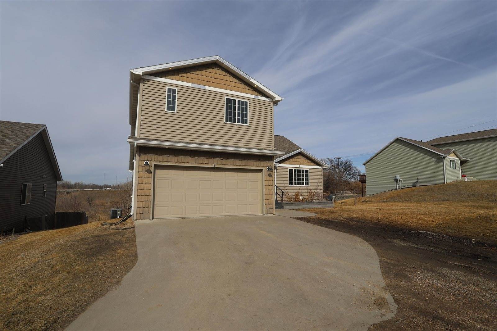 1700 Rivers Edge Drive SE, Minot, ND 58701