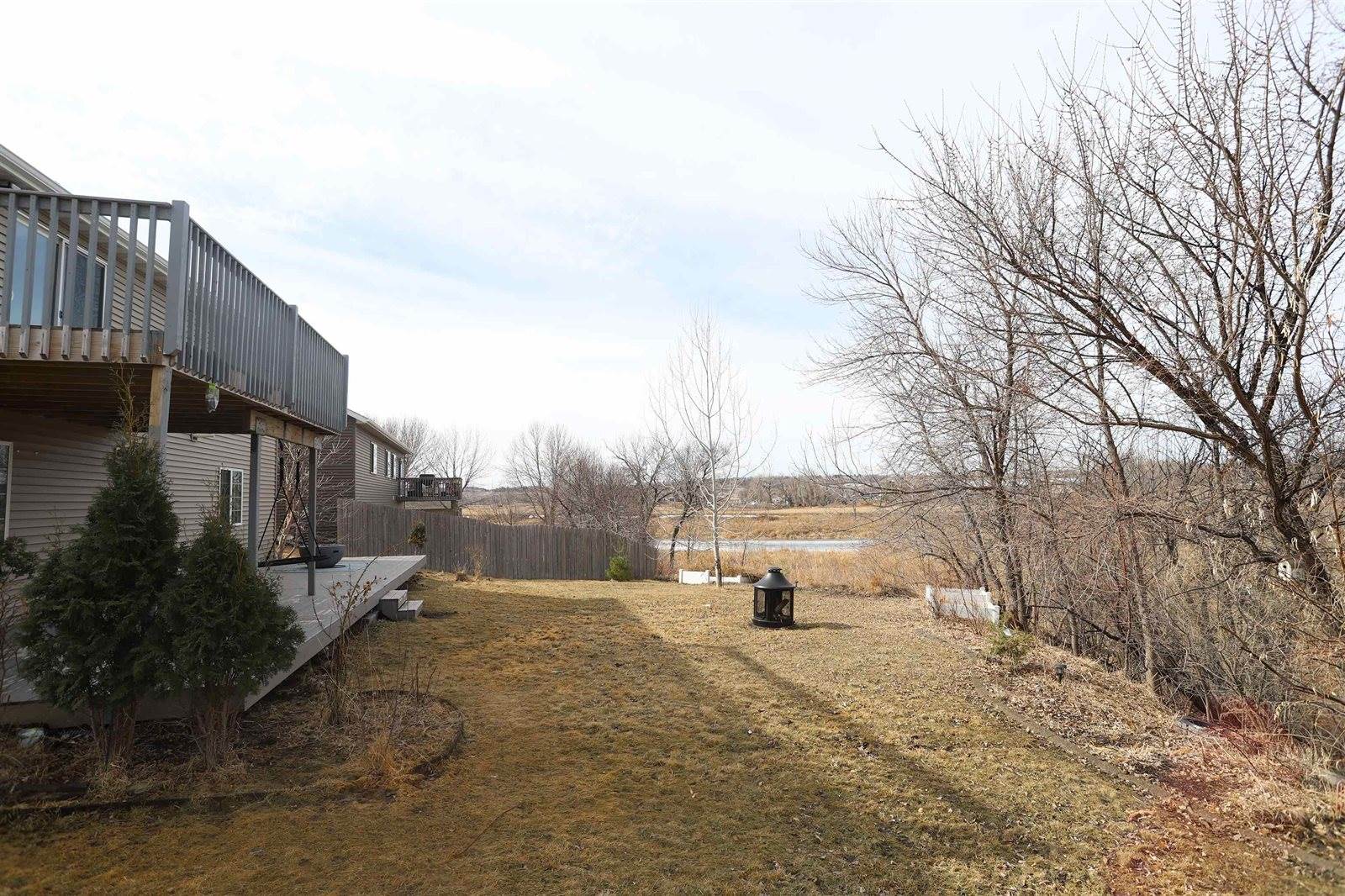 1700 Rivers Edge Drive SE, Minot, ND 58701