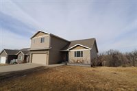 1700 Rivers Edge Drive SE, Minot, ND 58701