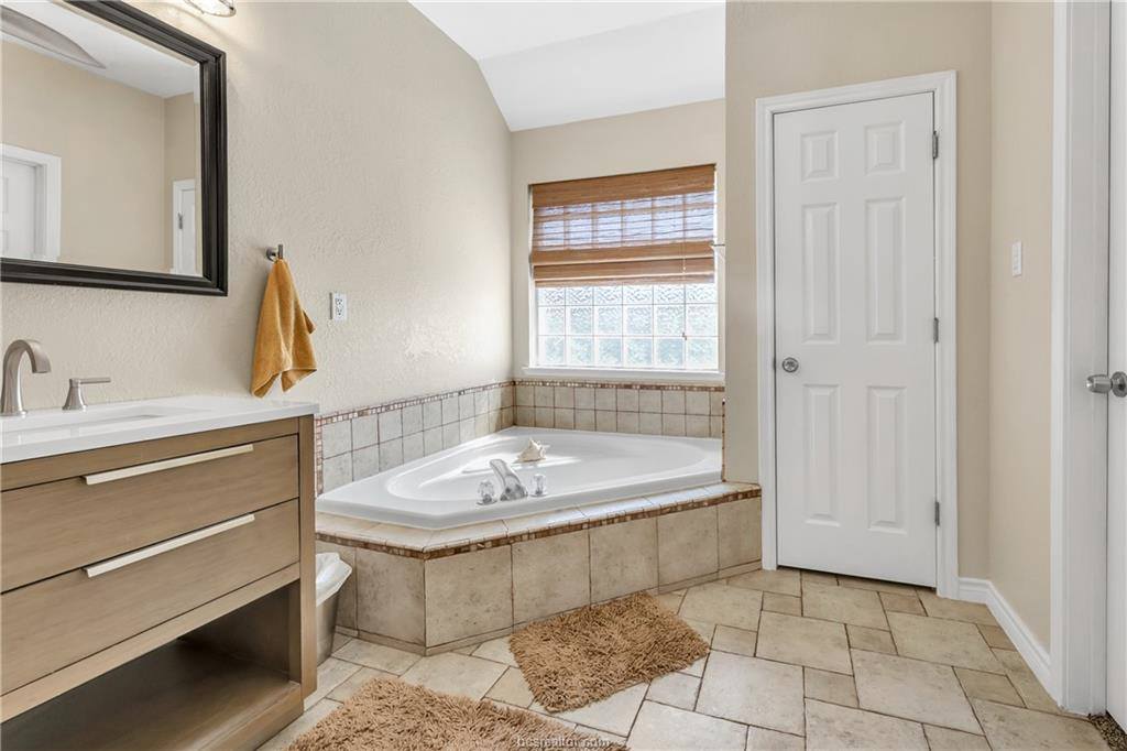 4602 Caddie Court, College Station, TX 77845