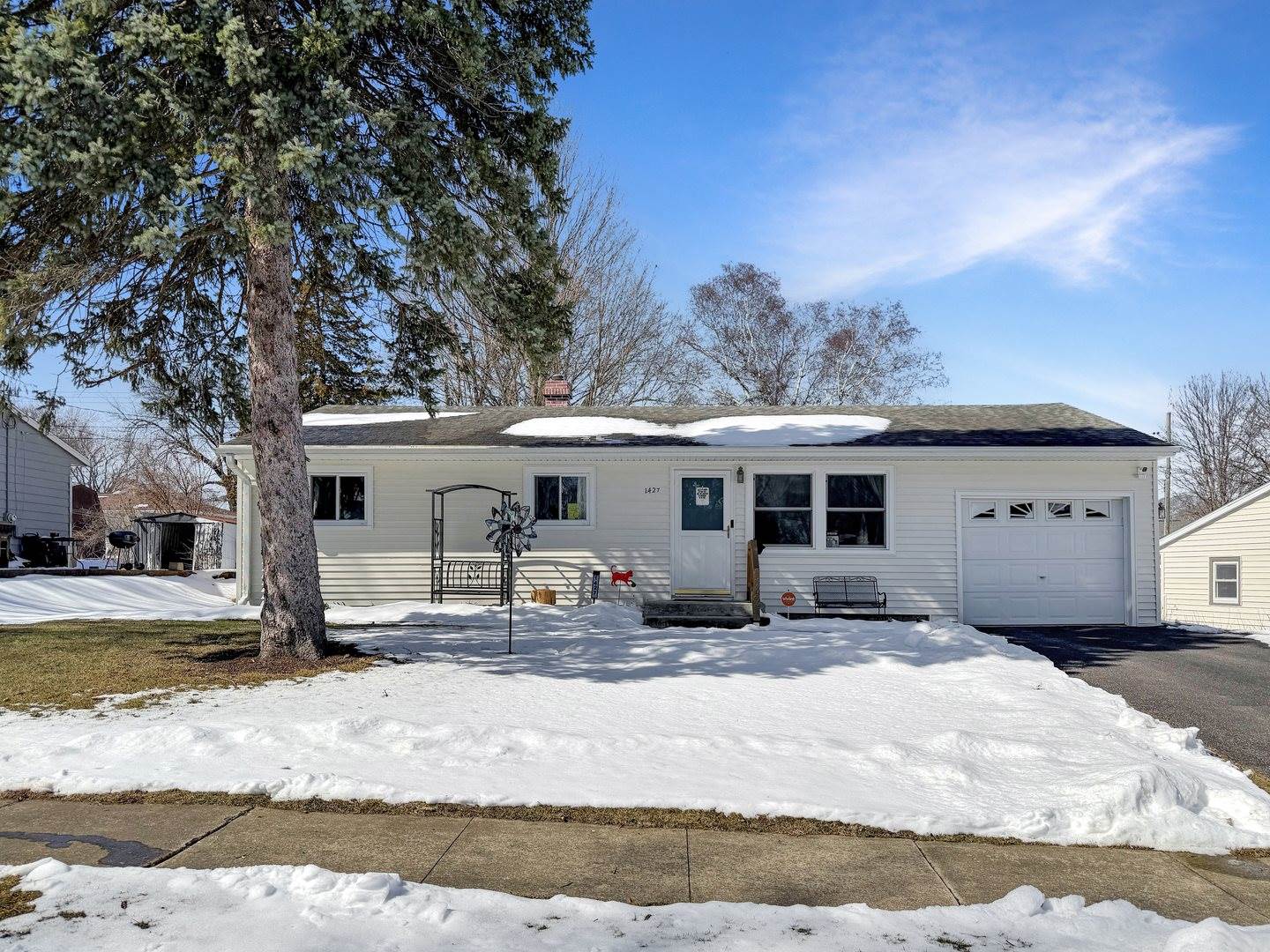 1427 Mark Drive, Freeport, IL 61032