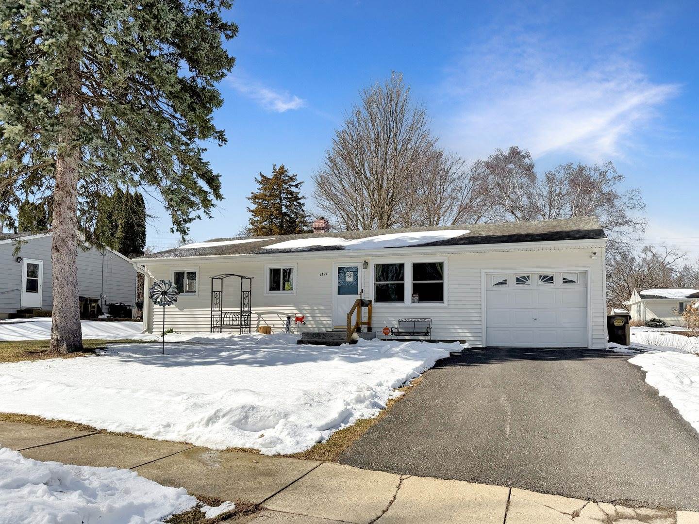 1427 Mark Drive, Freeport, IL 61032