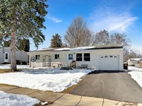 1427 Mark Drive, Freeport, IL 61032