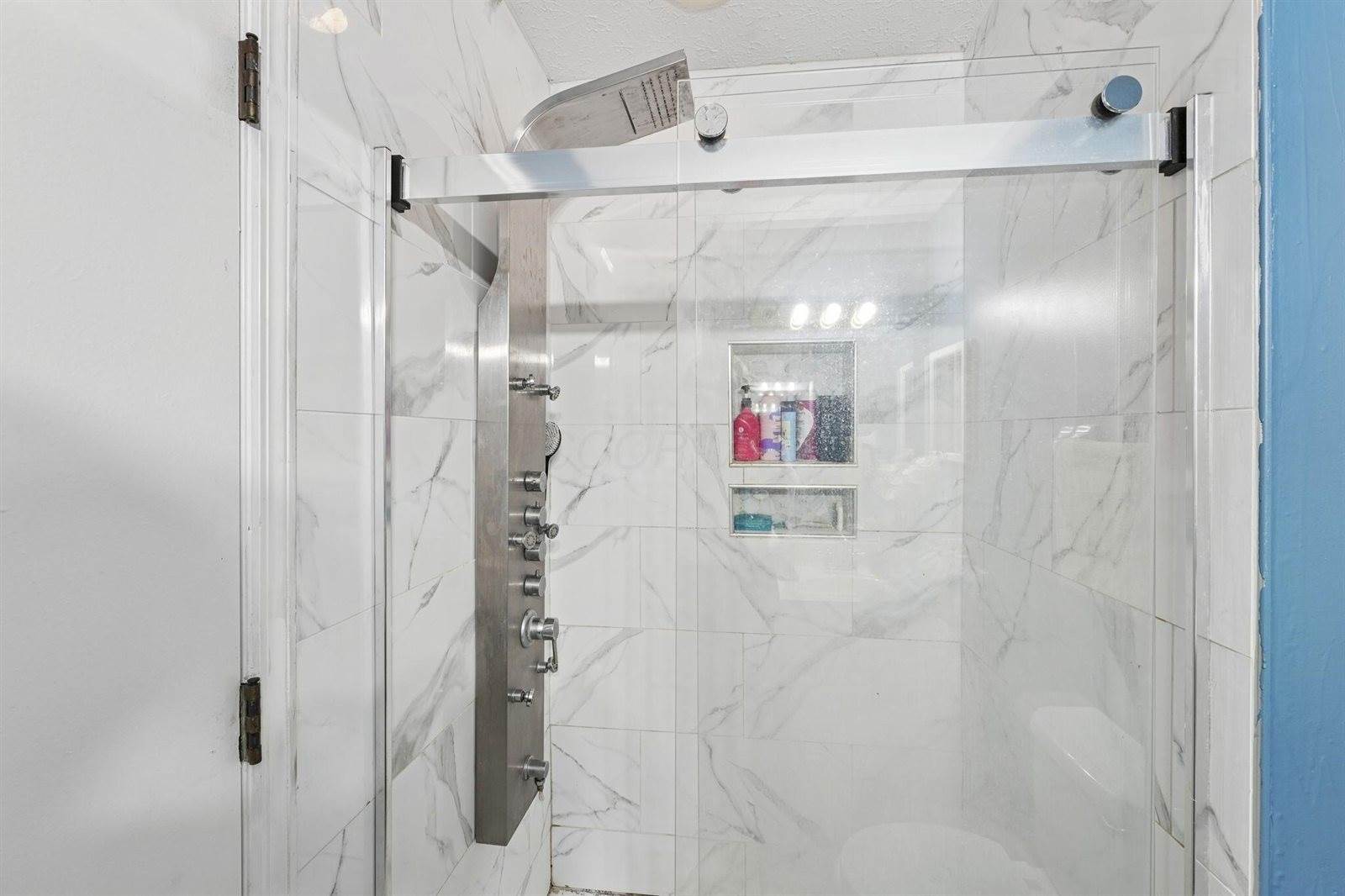 6109 Woodsboro Drive, Columbus, OH 43228