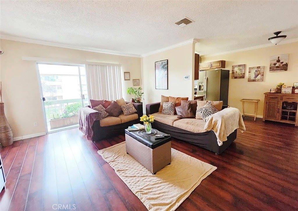 5055 Coldwater Canyon, Sherman Oaks, CA 91423