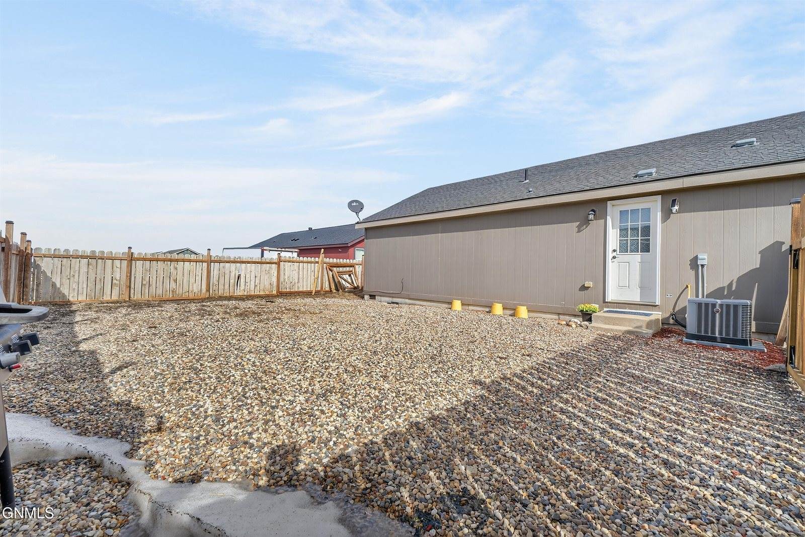 13843 Cottonwood Street, Williston, ND 58801