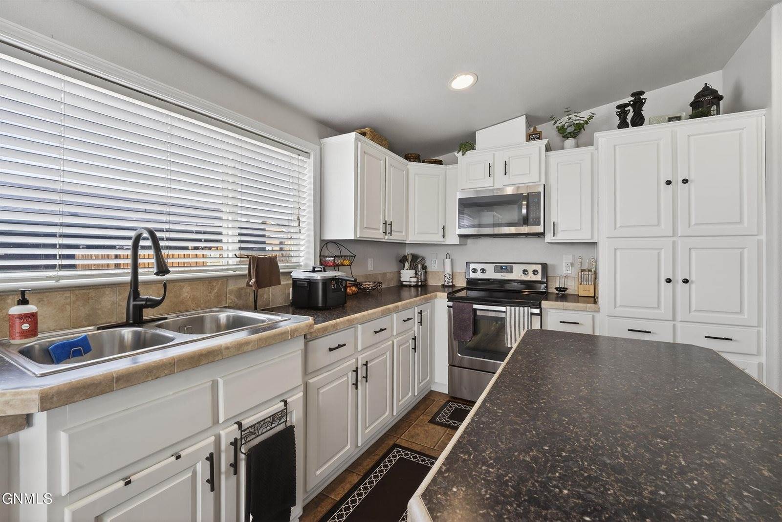 13843 Cottonwood Street, Williston, ND 58801