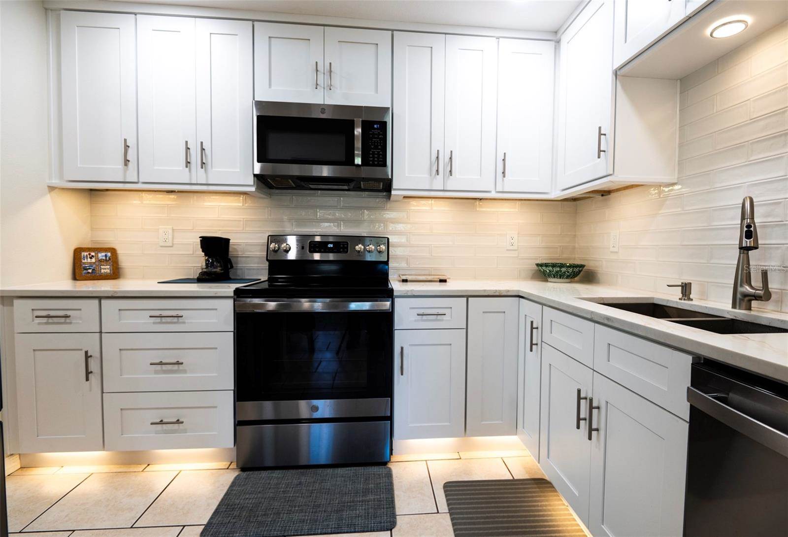 569 Bamboo Drive South, Saint Petersburg, FL 33707