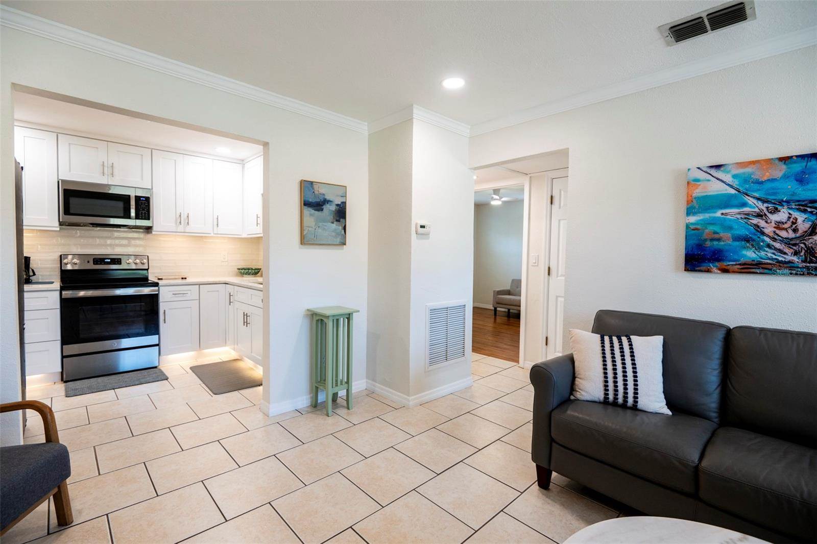 569 Bamboo Drive South, Saint Petersburg, FL 33707