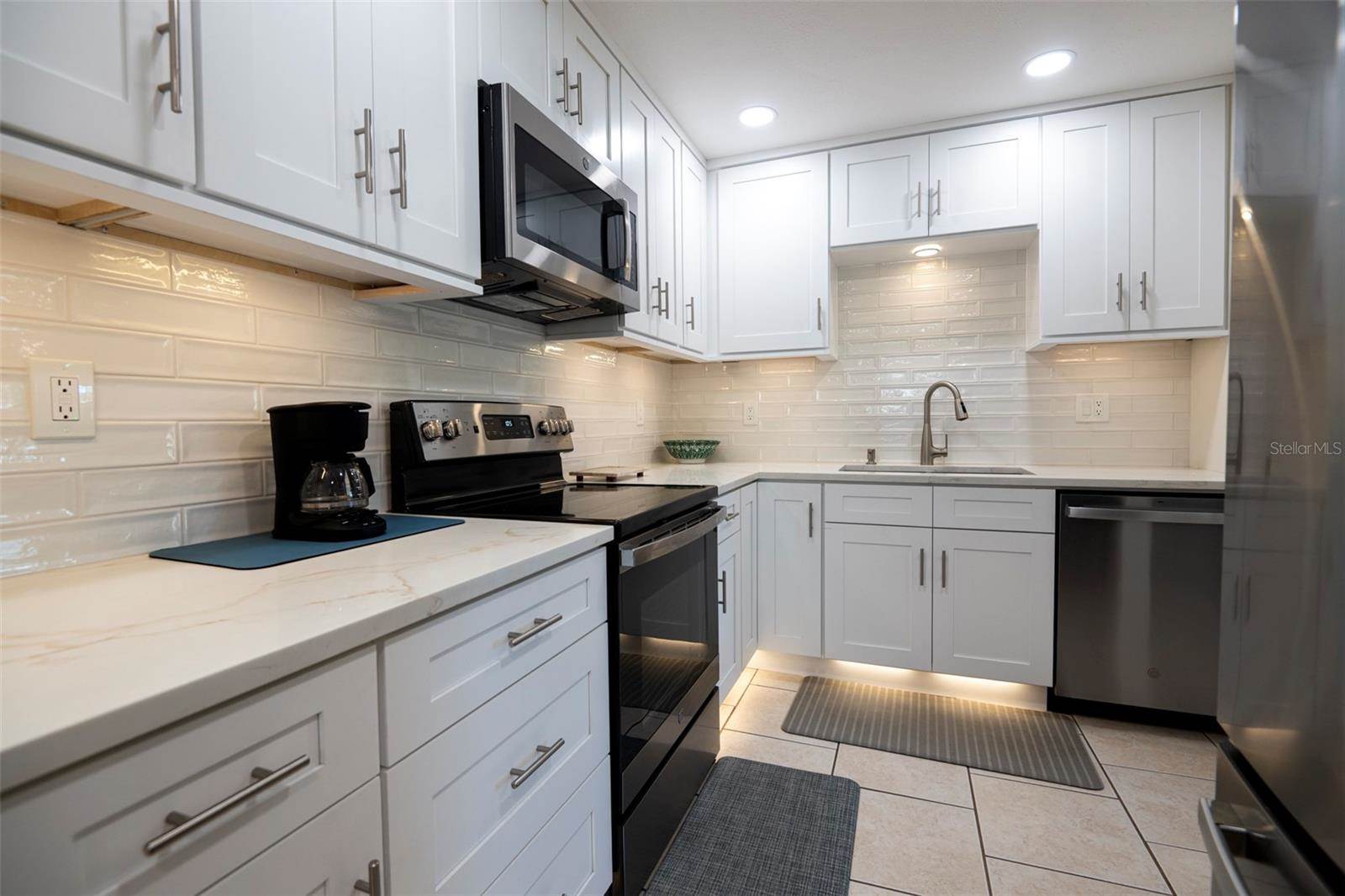 569 Bamboo Drive South, Saint Petersburg, FL 33707