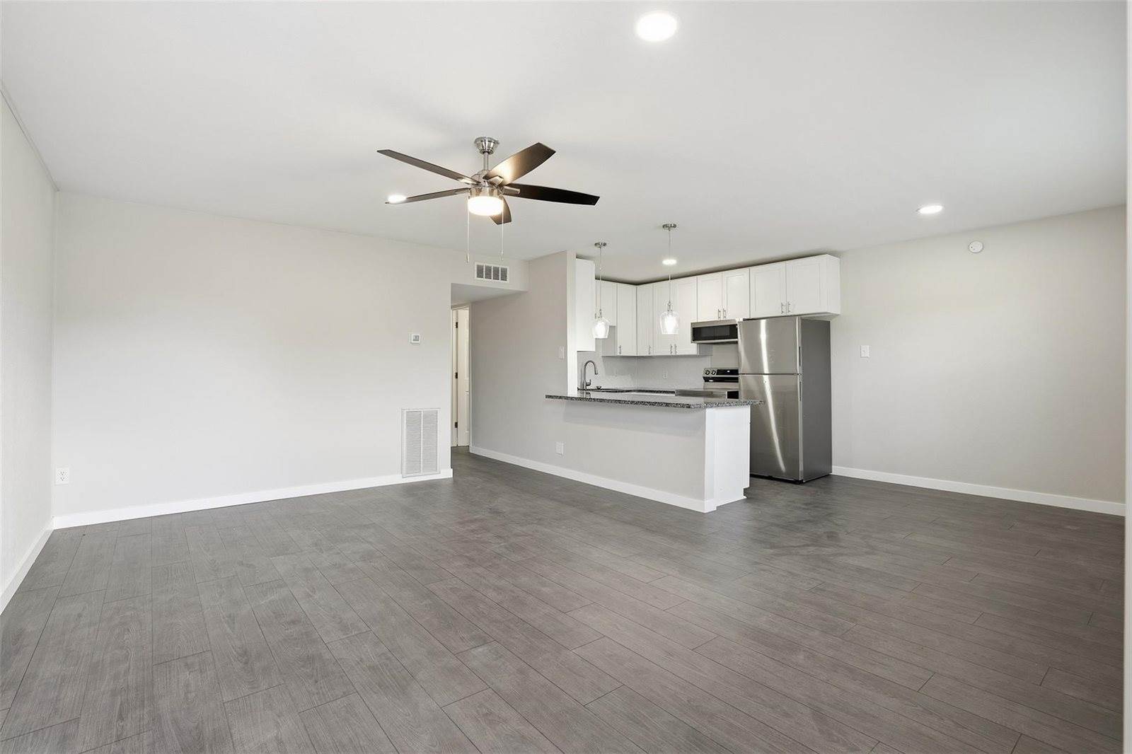 201 South Kansas Avenue, League City, TX 77573