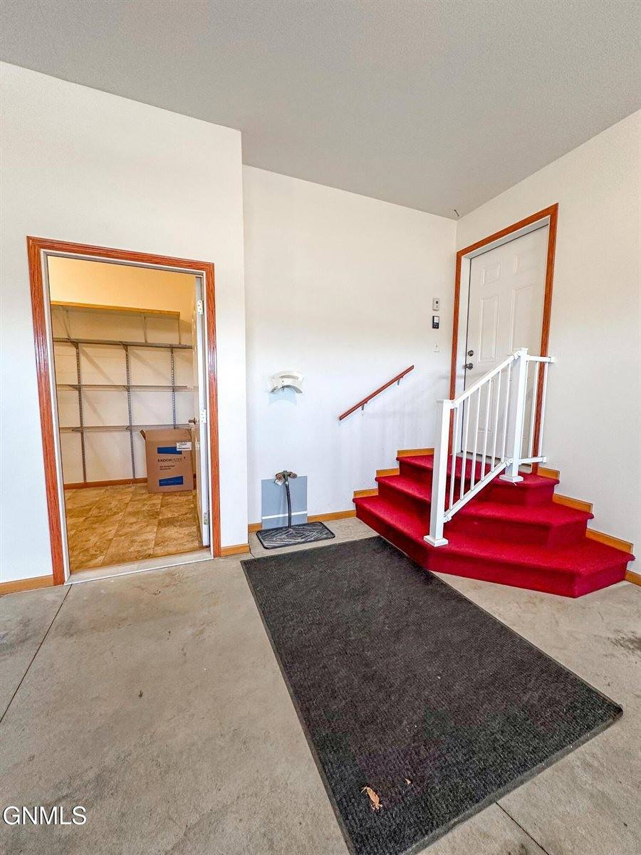 1501 35th Street, Bismarck, ND 58501