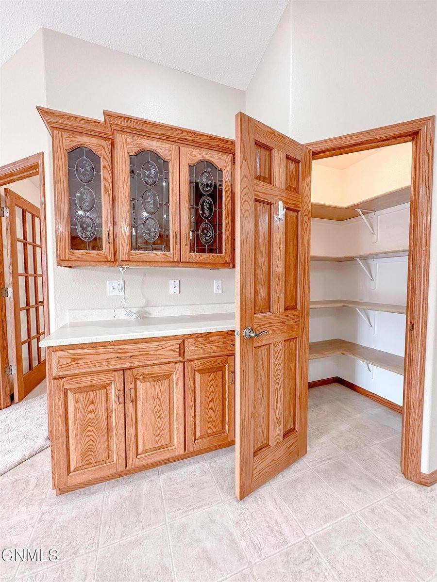 1501 35th Street, Bismarck, ND 58501