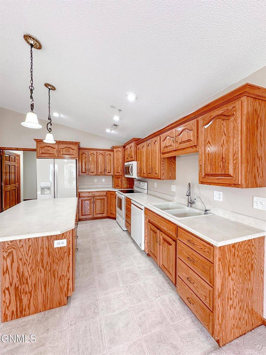 1501 35th Street, Bismarck, ND 58501