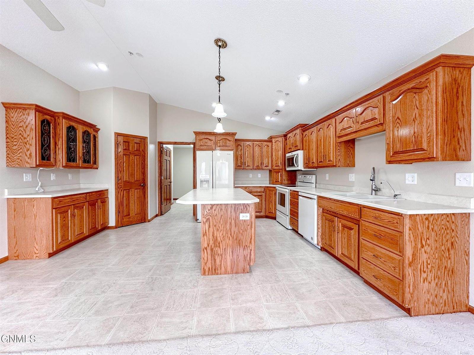 1501 35th Street, Bismarck, ND 58501